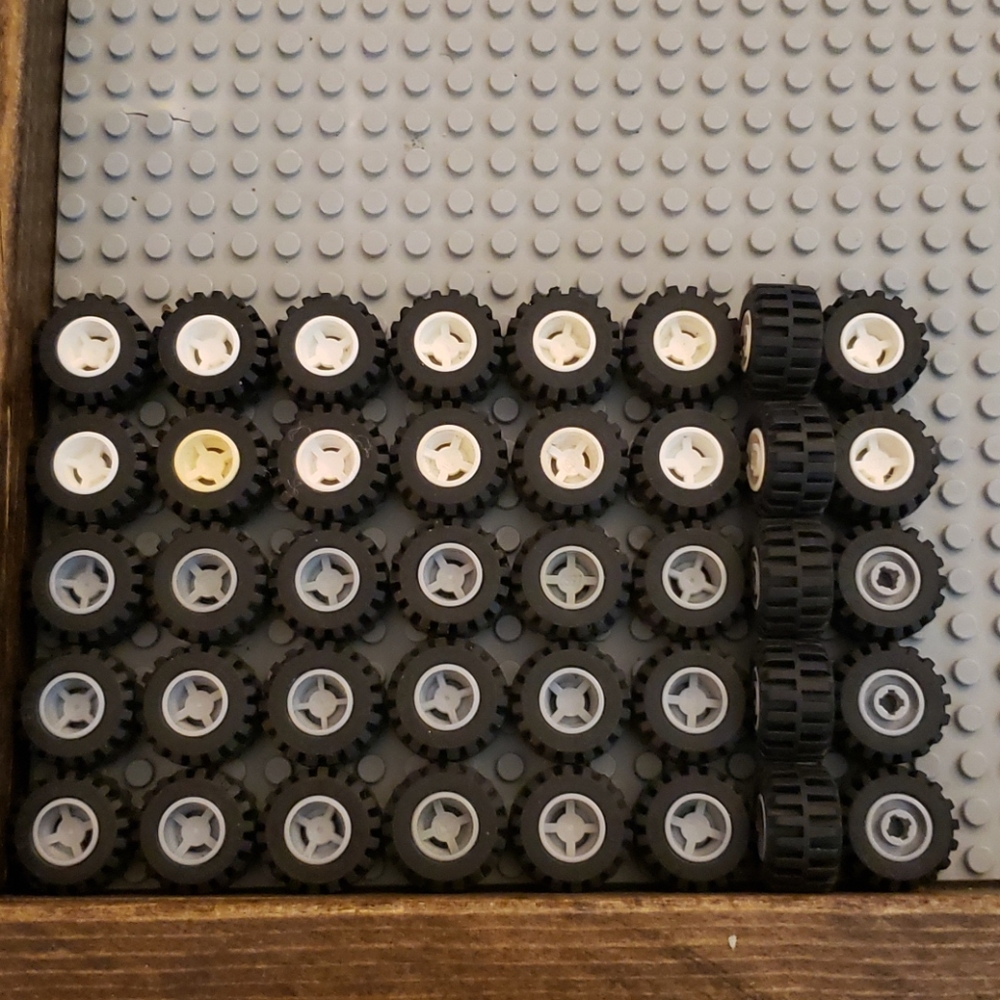 Lego Bag of Wheel & Tire Assemblies 007